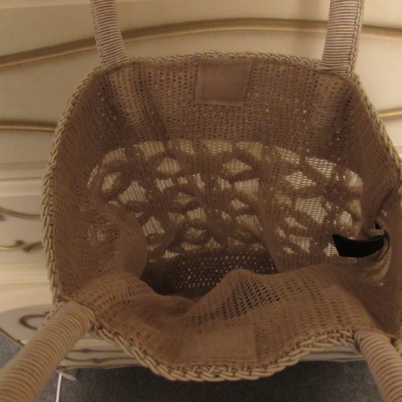 Adorable Woven Handbag - Picture 2 of 8